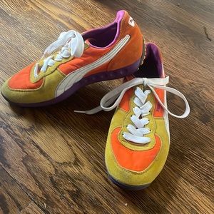 Size 6 barely worn Puma Easy Rider III’s